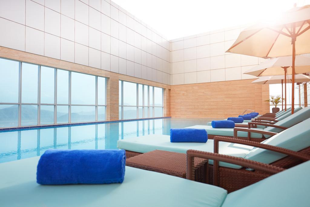 Royal M Hotel Fujairah By Gewan Zewnętrze zdjęcie The swimming pool at the 1018 Sky Lounge