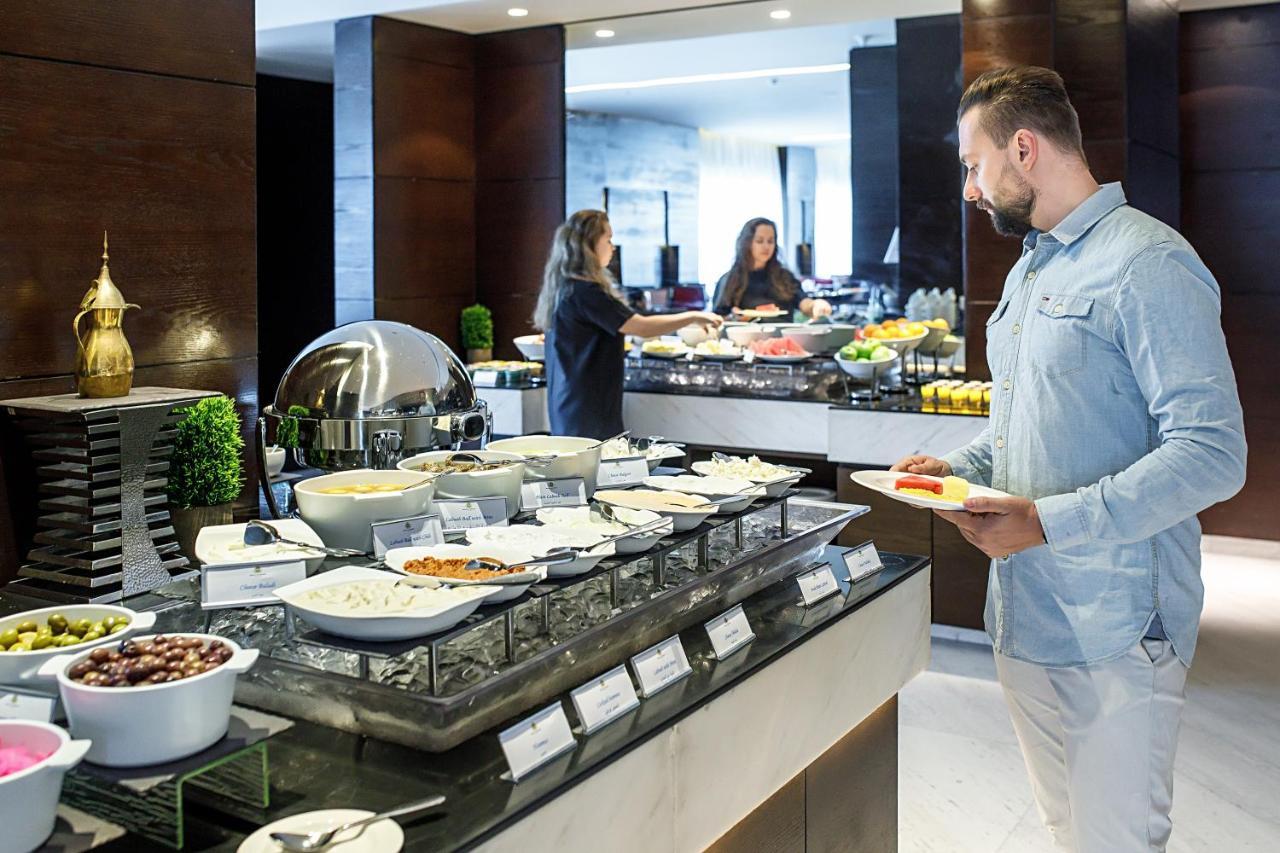 Royal M Hotel Fujairah By Gewan Zewnętrze zdjęcie A buffet at a hotel