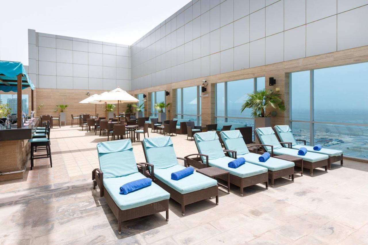 Royal M Hotel Fujairah By Gewan Zewnętrze zdjęcie The pool at the 39th floor