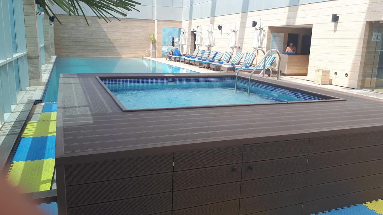 Royal M Hotel Fujairah By Gewan Zewnętrze zdjęcie The swimming pool at the hotel